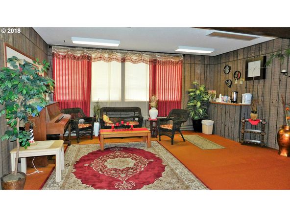 2837 W Harvard Ave, Roseburg, OR 97471